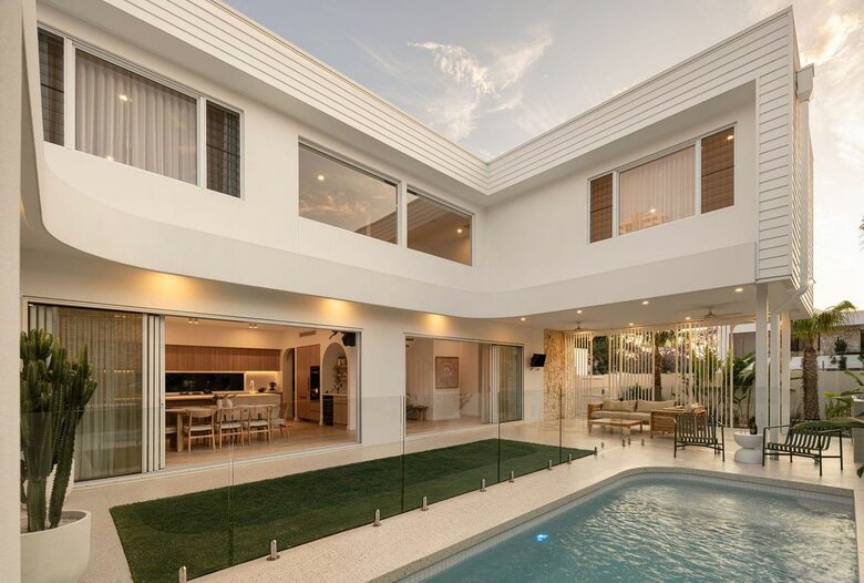 Contemporary Burleigh Heads Home Designed for Coastal Living - Gold Coast, Australia
