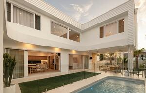 Contemporary Burleigh Heads Home Designed for Coastal Living - Gold Coast, Australia