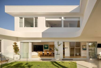 Contemporary Burleigh Heads Home Designed for Coastal Living - Gold Coast, Australia