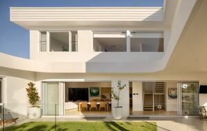 Contemporary Burleigh Heads Home Designed for Coastal Living - Gold Coast, Australia