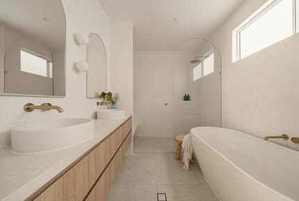 Contemporary Burleigh Heads Home Designed for Coastal Living - Gold Coast, Australia