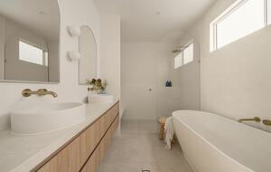 Contemporary Burleigh Heads Home Designed for Coastal Living - Gold Coast, Australia