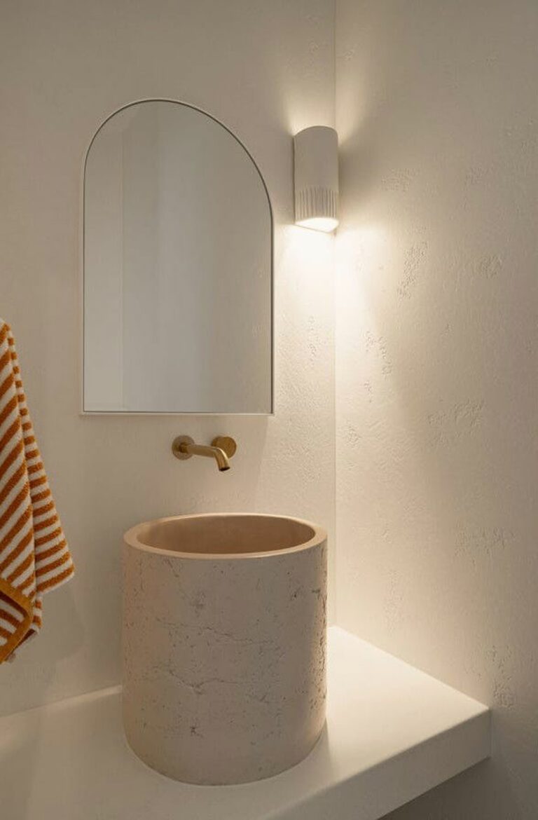 Contemporary Burleigh Heads Home Designed for Coastal Living - Gold Coast, Australia