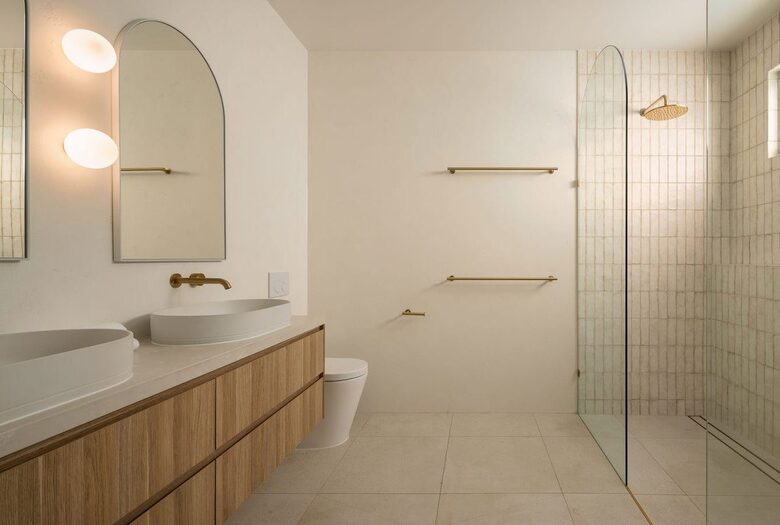 Contemporary Burleigh Heads Home Designed for Coastal Living - Gold Coast, Australia