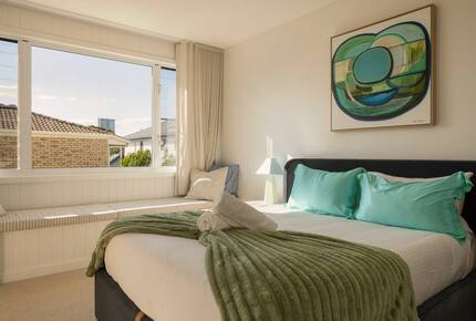 Contemporary Burleigh Heads Home Designed for Coastal Living - Gold Coast, Australia