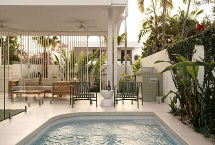 Contemporary Burleigh Heads Home Designed for Coastal Living - Gold Coast, Australia