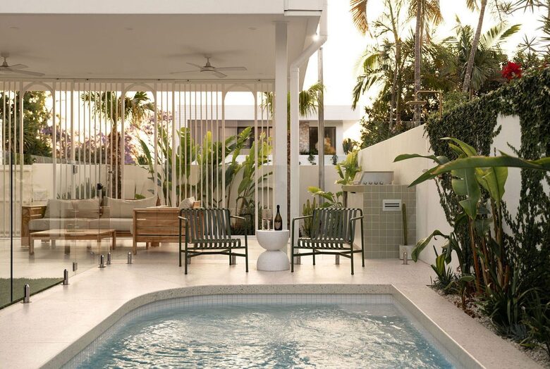 Contemporary Burleigh Heads Home Designed for Coastal Living - Gold Coast, Australia