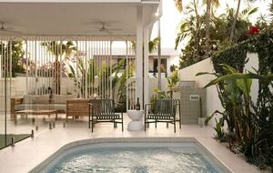 Contemporary Burleigh Heads Home Designed for Coastal Living - Gold Coast, Australia