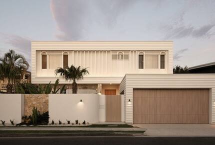 Contemporary Burleigh Heads Home Designed for Coastal Living - Gold Coast, Australia