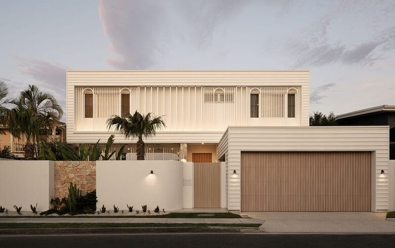 Contemporary Burleigh Heads Home Designed for Coastal Living - Gold Coast, Australia