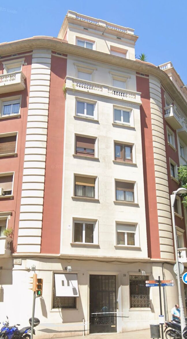 An Elegant Barcelona Residence with Private Terrace - Barcelona, Spain