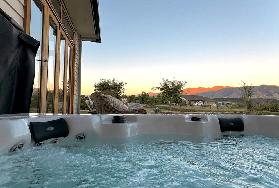 Secluded Mountain View Villa Near Wānaka - Wānaka, New Zealand