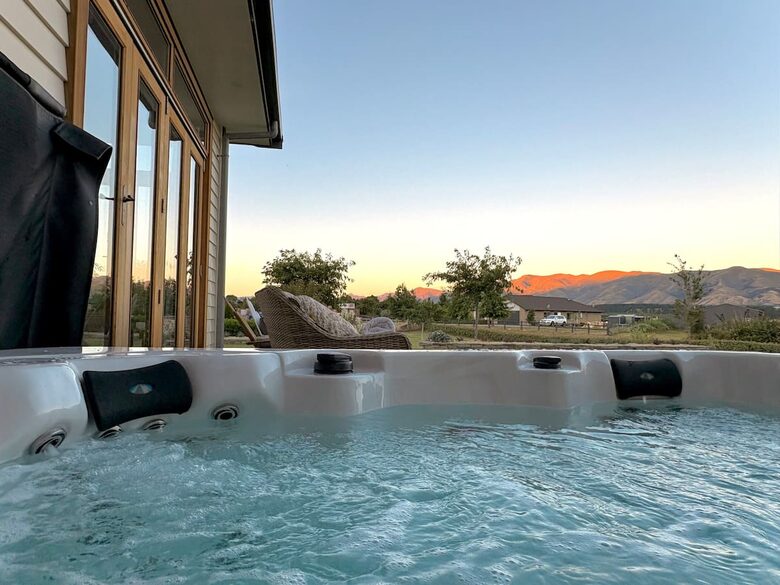 Secluded Mountain View Villa Near Wānaka - Wānaka, New Zealand