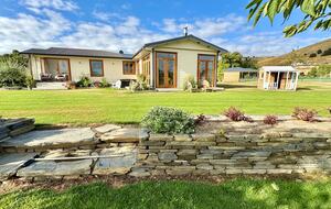 Secluded Mountain View Villa Near Wānaka - Wānaka, New Zealand