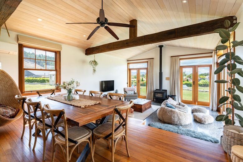 Secluded Mountain View Villa Near Wānaka - Wānaka, New Zealand