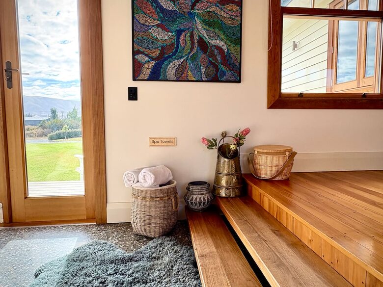 Secluded Mountain View Villa Near Wānaka - Wānaka, New Zealand