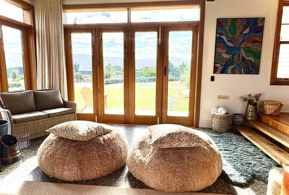 Secluded Mountain View Villa Near Wānaka - Wānaka, New Zealand