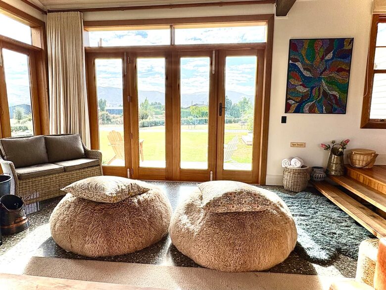 Secluded Mountain View Villa Near Wānaka - Wānaka, New Zealand