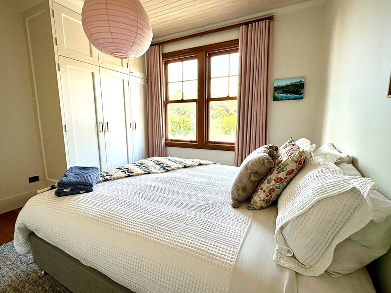 Secluded Mountain View Villa Near Wānaka - Wānaka, New Zealand