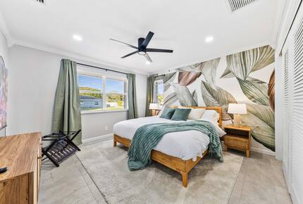 Waterfront Retreat with Pool, Pickleball & Sauna - West Palm Beach, Florida