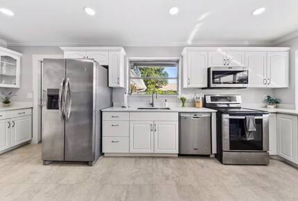 Waterfront Retreat with Pool, Pickleball & Sauna - West Palm Beach, Florida