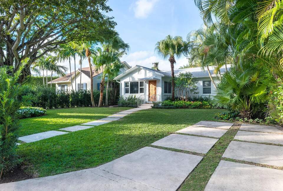 Refined Palm Beach Family Sanctuary - Palm Beach, Florida