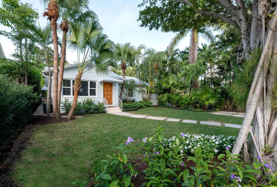 Refined Palm Beach Family Sanctuary - Palm Beach, Florida