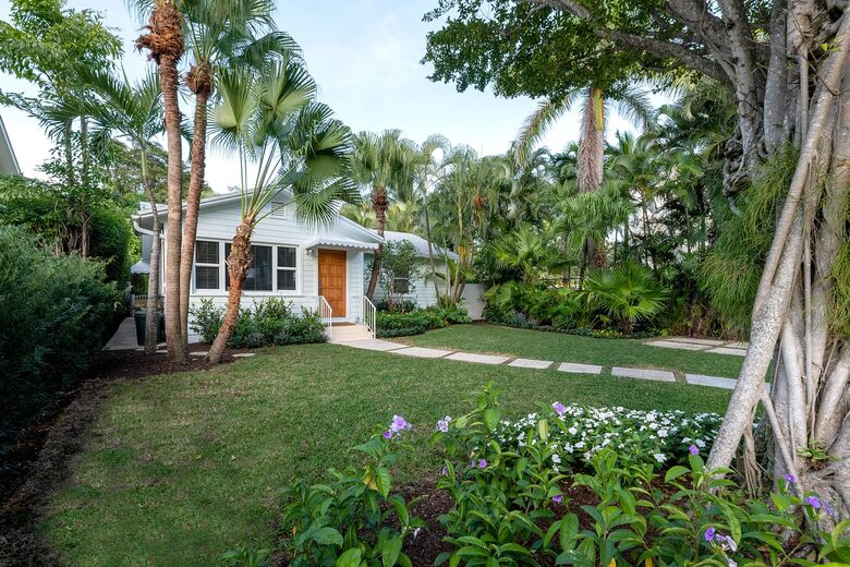 Refined Palm Beach Family Sanctuary - Palm Beach, Florida