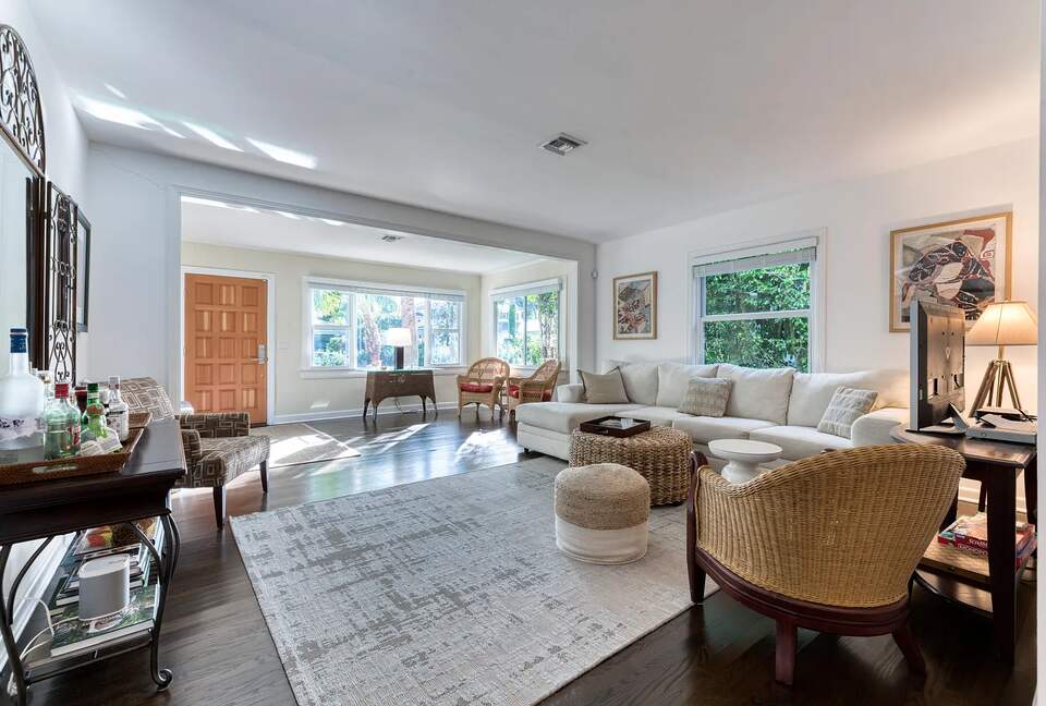 Refined Palm Beach Family Sanctuary - Palm Beach, Florida