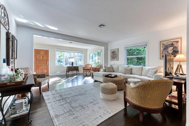 Refined Palm Beach Family Sanctuary - Palm Beach, Florida