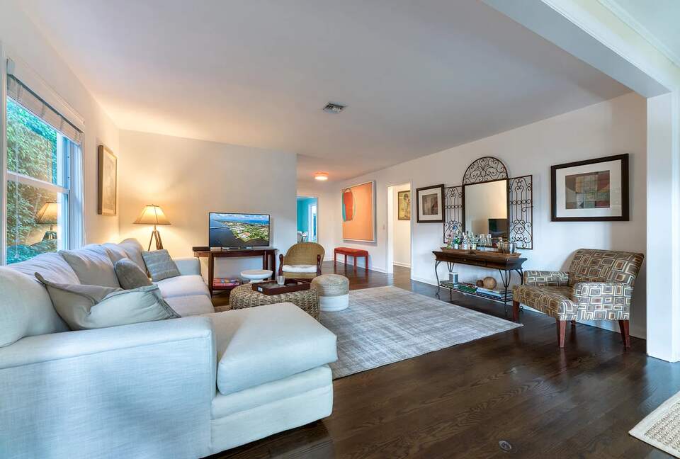 Refined Palm Beach Family Sanctuary - Palm Beach, Florida