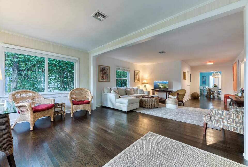 Refined Palm Beach Family Sanctuary - Palm Beach, Florida