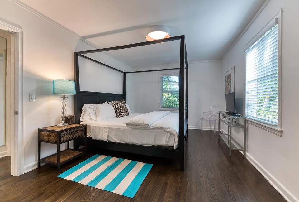 Refined Palm Beach Family Sanctuary - Palm Beach, Florida