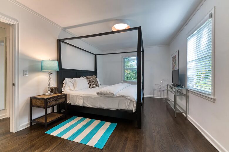 Refined Palm Beach Family Sanctuary - Palm Beach, Florida