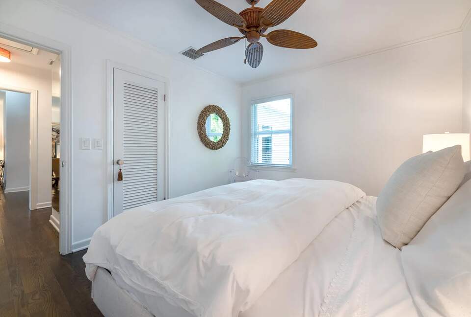 Refined Palm Beach Family Sanctuary - Palm Beach, Florida