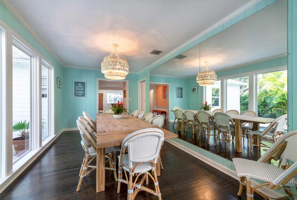 Refined Palm Beach Family Sanctuary - Palm Beach, Florida