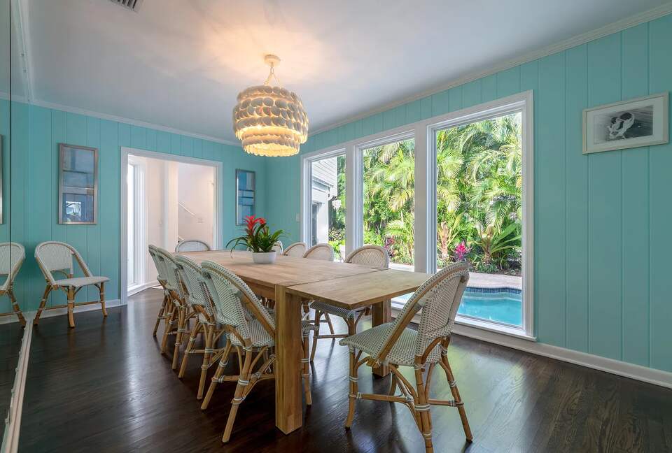 Refined Palm Beach Family Sanctuary - Palm Beach, Florida