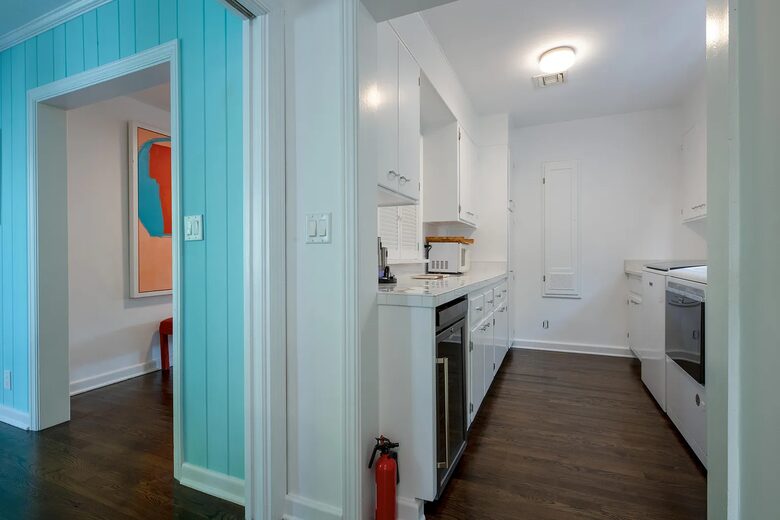 Refined Palm Beach Family Sanctuary - Palm Beach, Florida