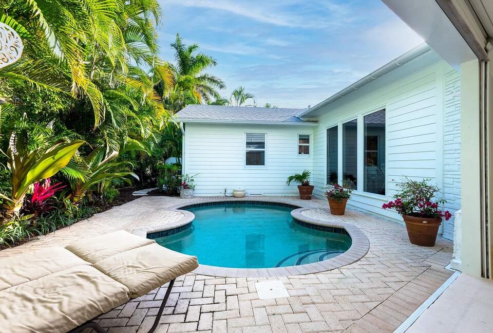 Refined Palm Beach Family Sanctuary - Palm Beach, Florida