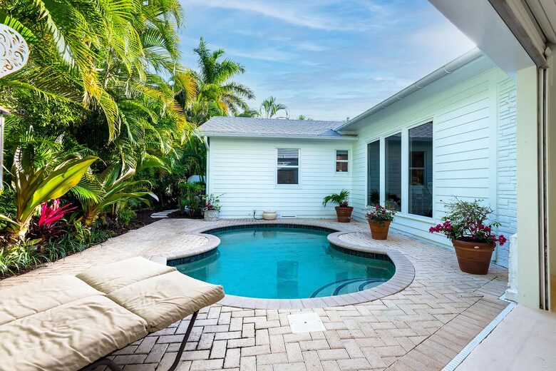 Refined Palm Beach Family Sanctuary - Palm Beach, Florida