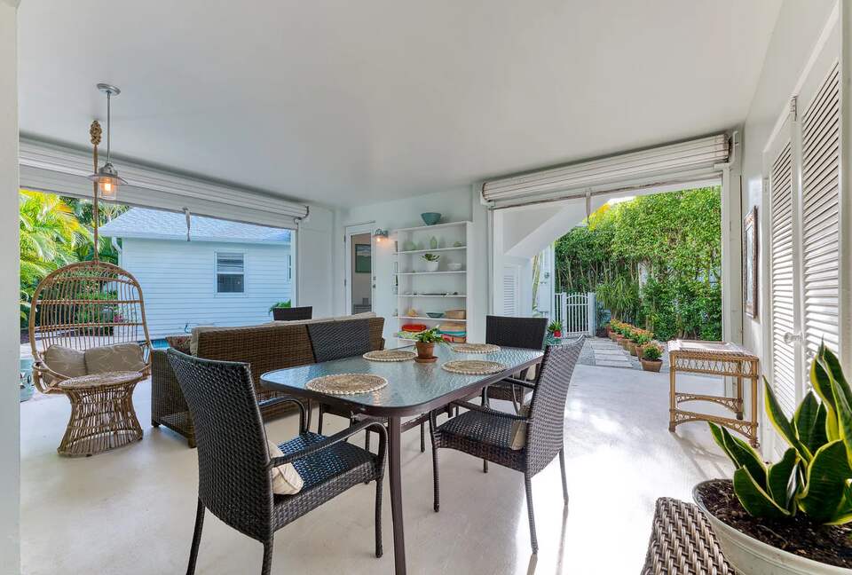 Refined Palm Beach Family Sanctuary - Palm Beach, Florida