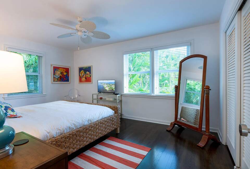 Refined Palm Beach Family Sanctuary - Palm Beach, Florida