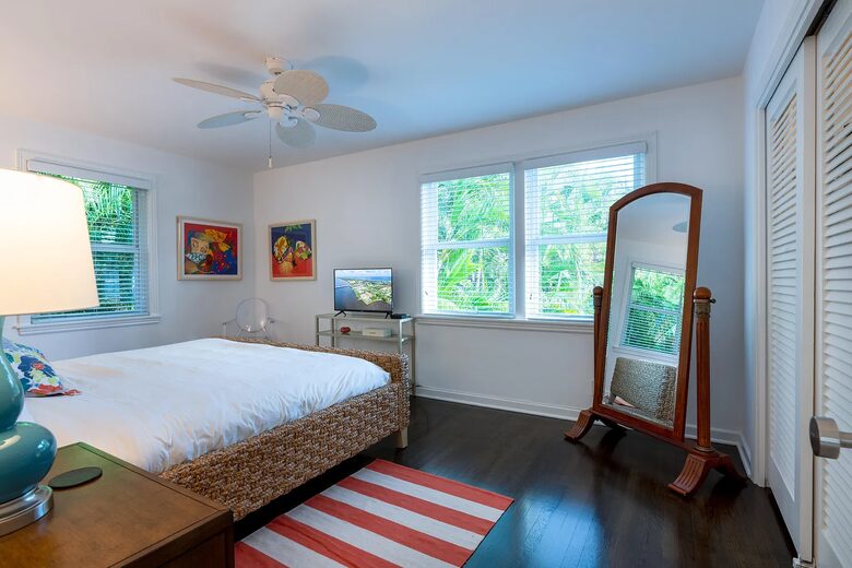 Refined Palm Beach Family Sanctuary - Palm Beach, Florida