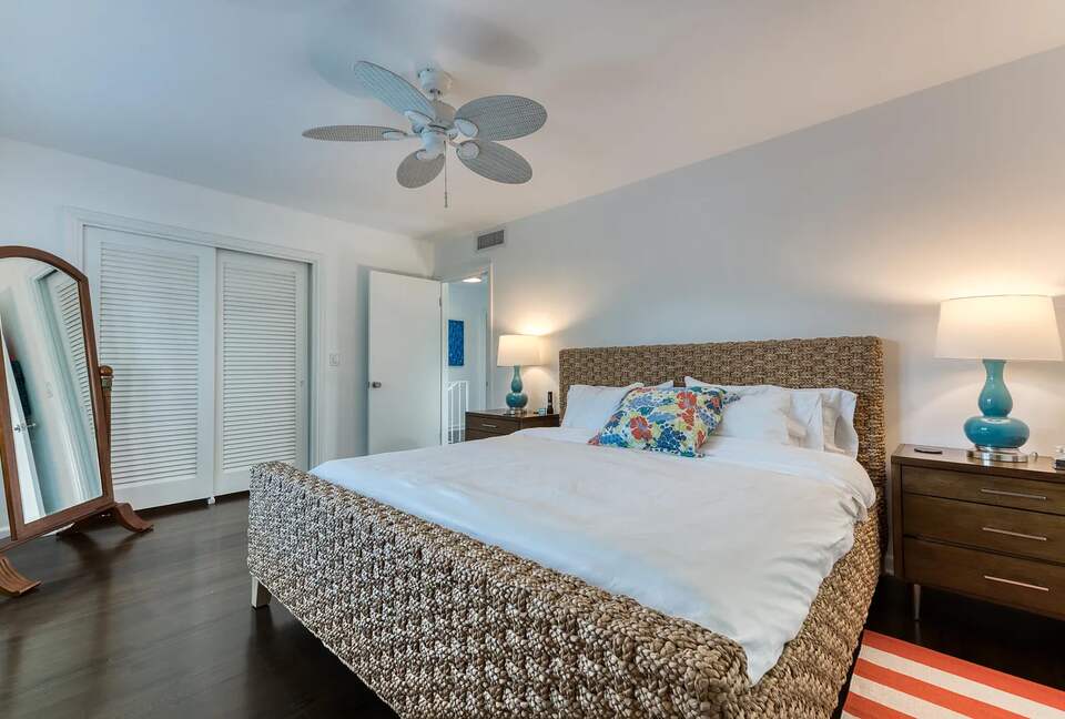 Refined Palm Beach Family Sanctuary - Palm Beach, Florida