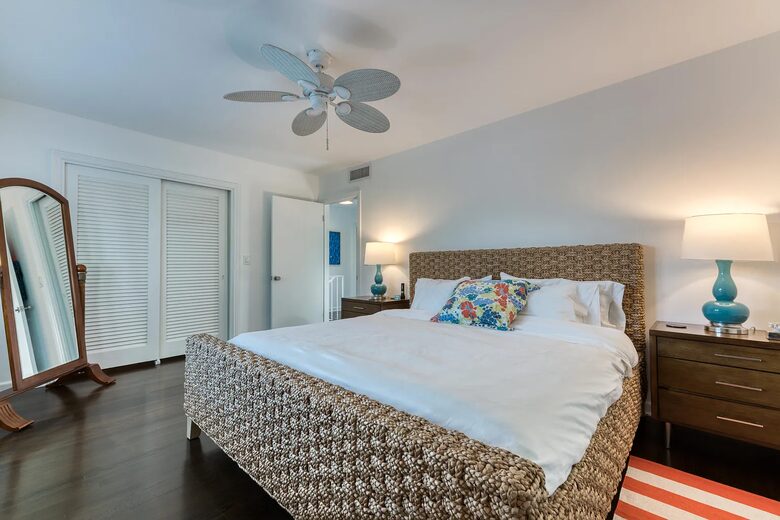 Refined Palm Beach Family Sanctuary - Palm Beach, Florida