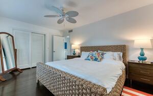 Refined Palm Beach Family Sanctuary - Palm Beach, Florida