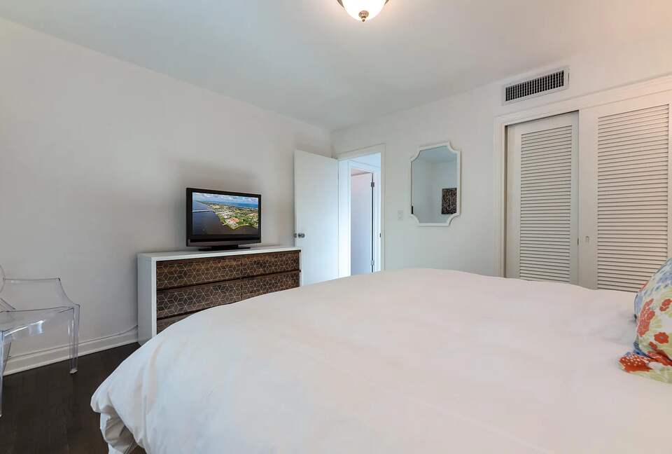 Refined Palm Beach Family Sanctuary - Palm Beach, Florida