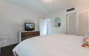 Refined Palm Beach Family Sanctuary - Palm Beach, Florida