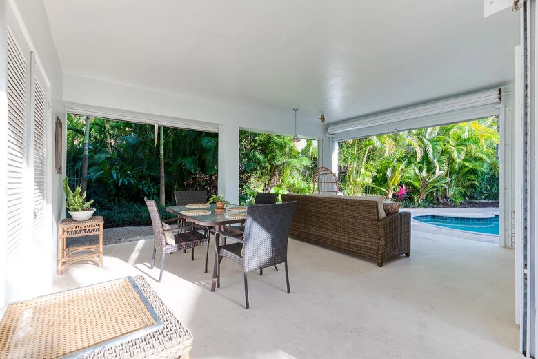 Refined Palm Beach Family Sanctuary - Palm Beach, Florida