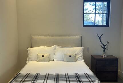 A Refined Tahoe Escape on the Fairway - Truckee, California